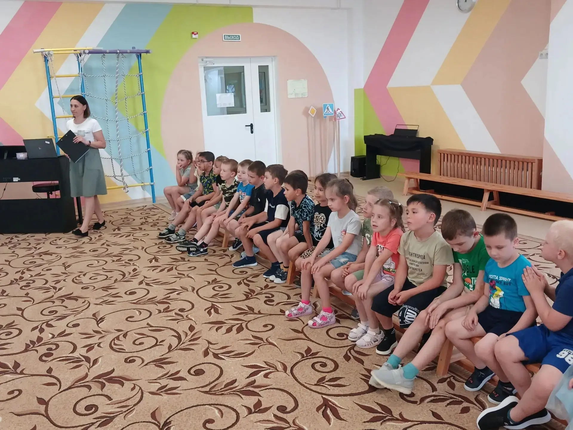 Музыкальное развлечение "Карнавал животных".        Сегодня воспитанники детского сада окунулись в в