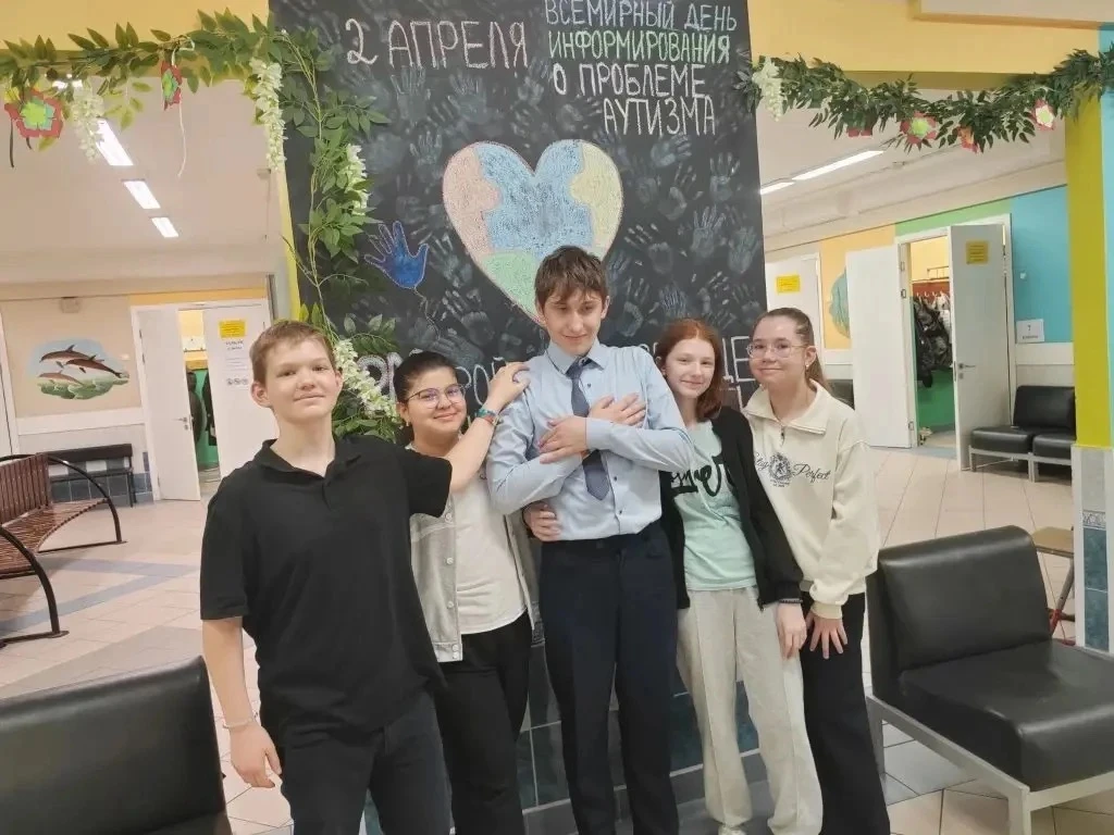 💙 В «Алых парусах» прошла трогательная неделя добра и понимания  На этой неделе в школьном отделении