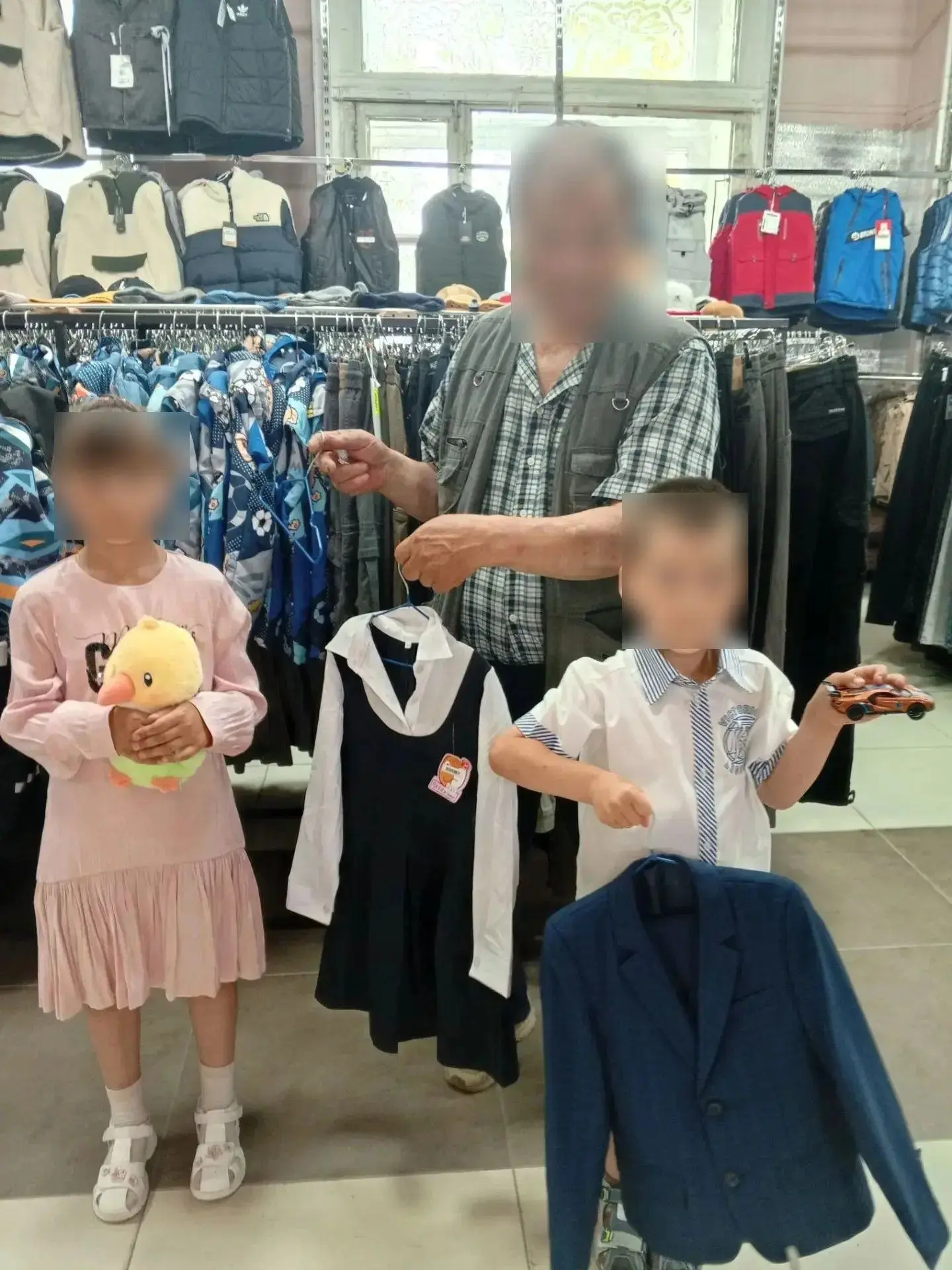 🧰🎒🖊Ежегодная акция «Помоги собраться в школу» продолжается!
