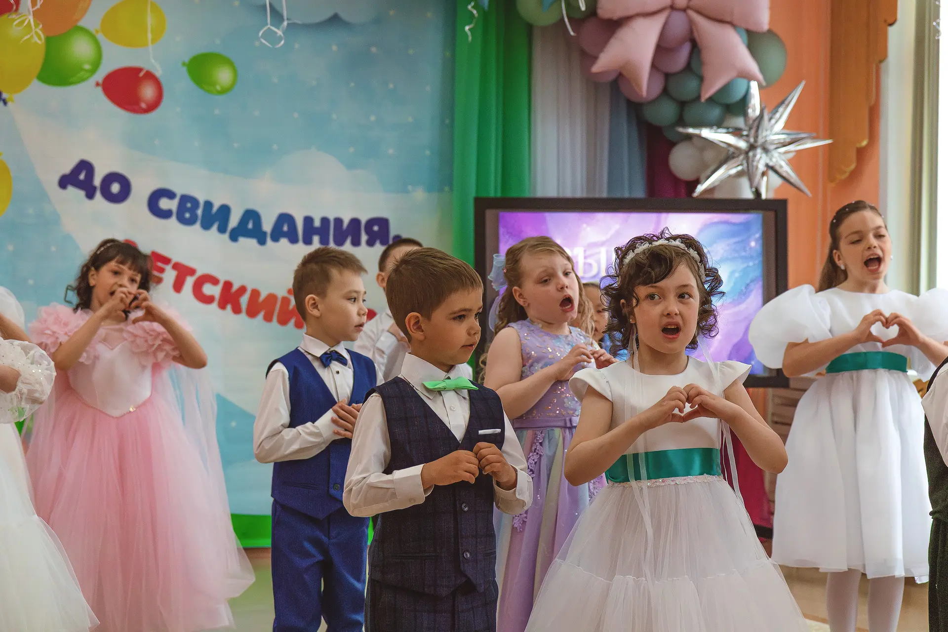 29 мая состоялся яркий и запоминающийся звёздный выпускной в подготовительной «Б» групп...