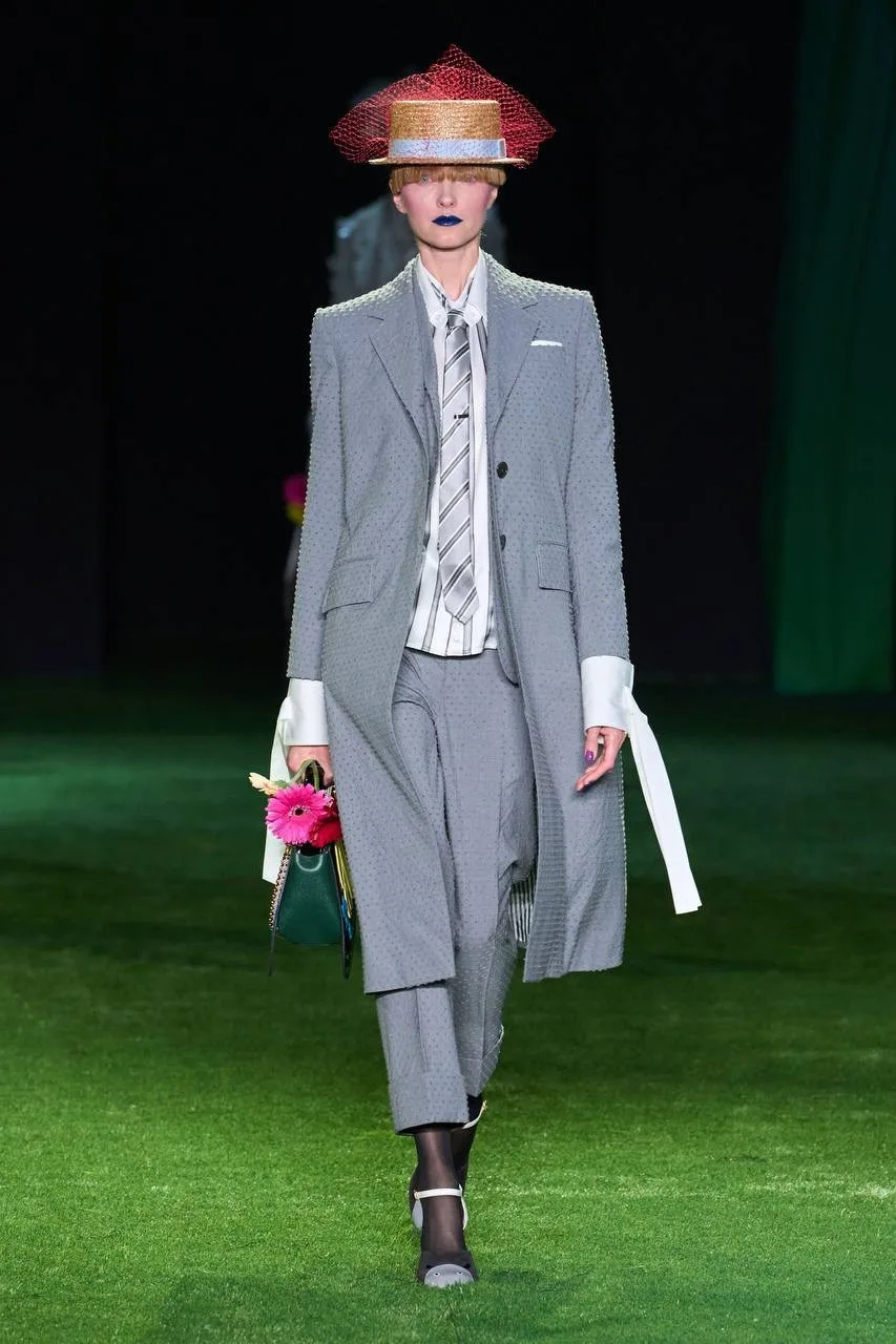 Какой интересный сезон получился у Thom Browne. Для весны дизайнер решил обратиться к п...