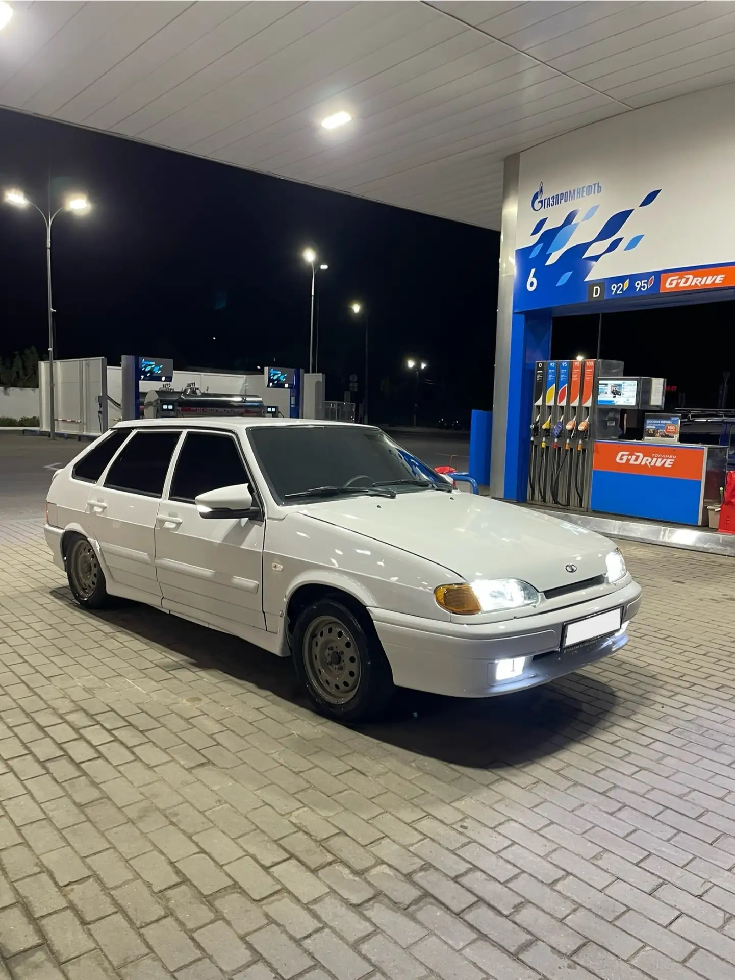 Продам ваз 2114 2013 год Супер Авто 16 клапанный мотор на выхлопе на прошивке, коробка ...
