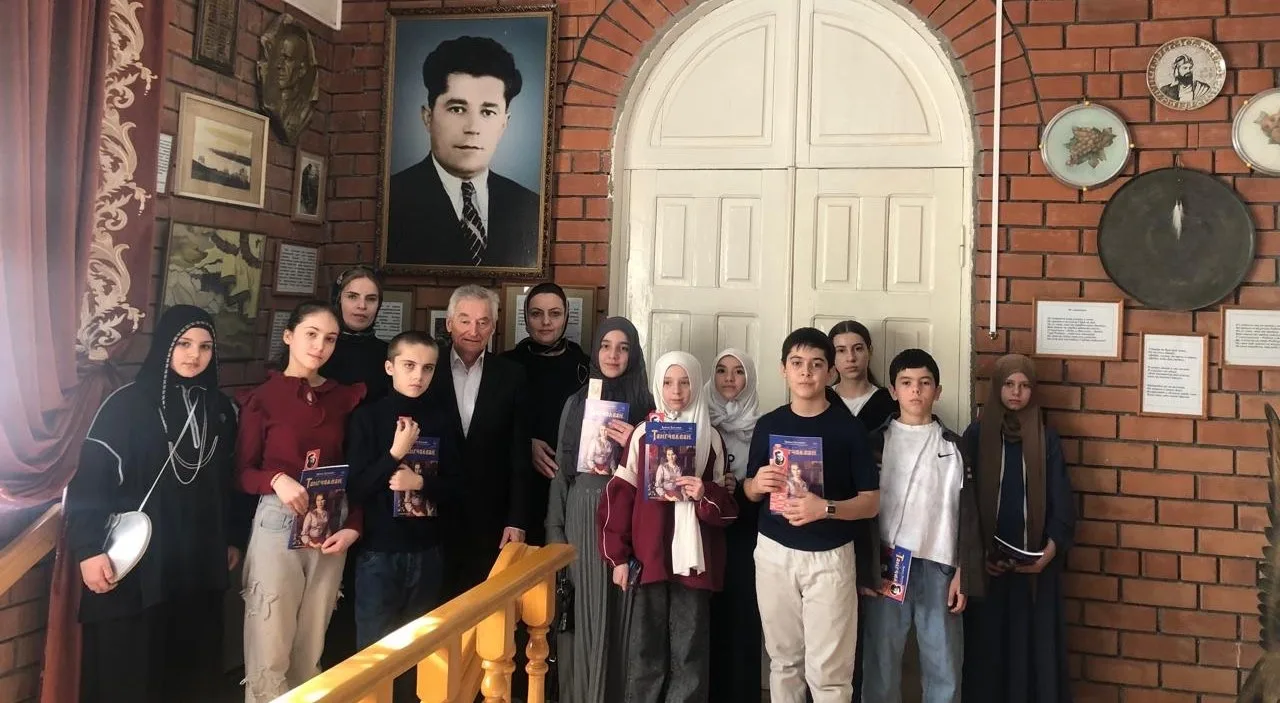 Родной язык открывает двери в мир культуры  Накануне Дня родных языков музей имени Анвара Аджиева го