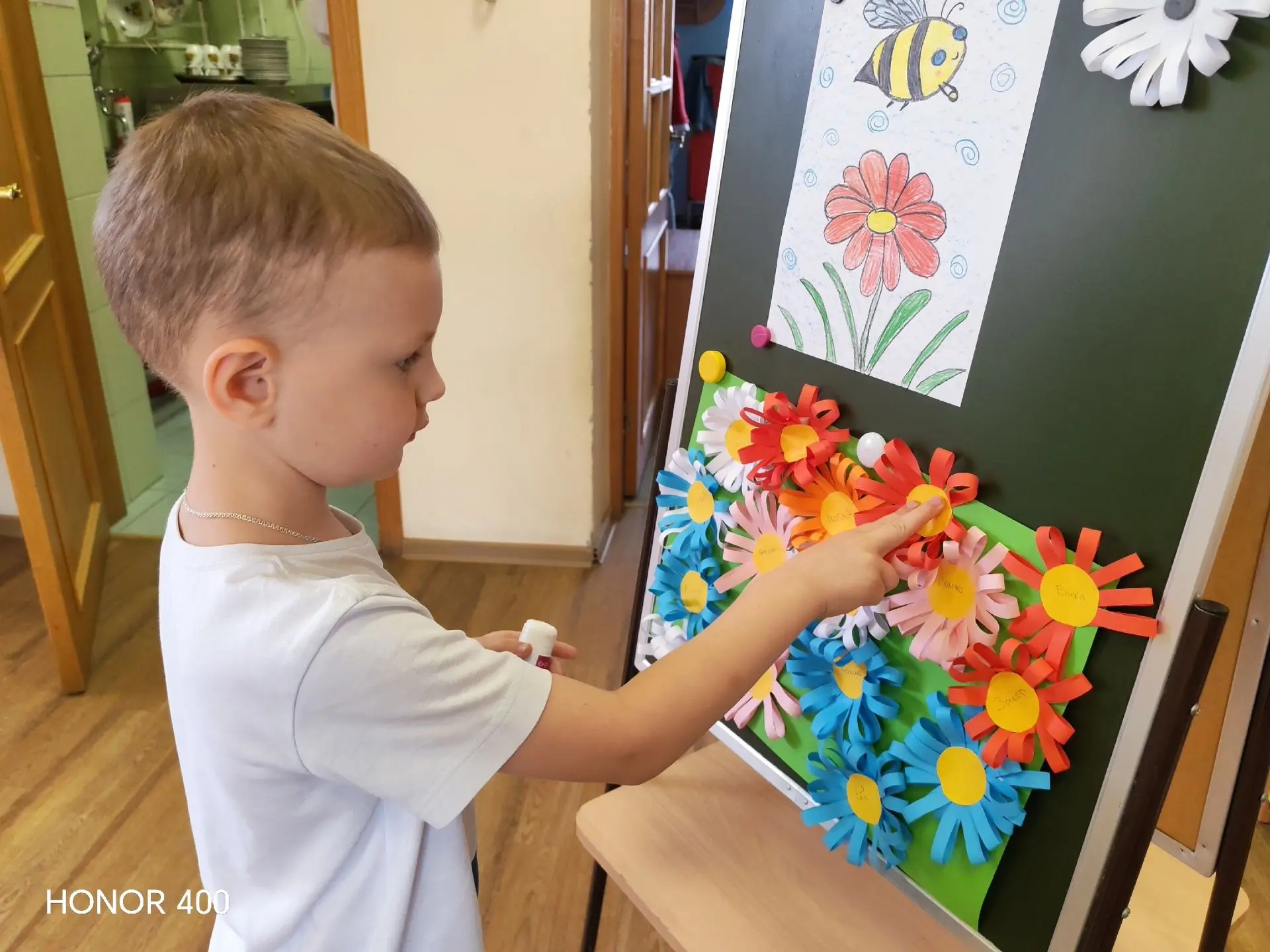 Одна поляна — много сердец! 🌼
Сегодня мы доказали, что вместе можно создать настоящее чудо. Мы с ре