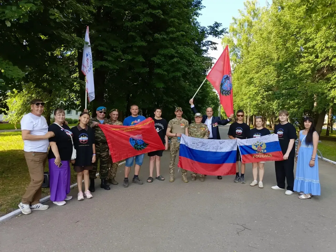 🇷🇺 Символ единства и гордости: в Йошкар-Оле прошла акция «Российский триколор»

Сегодня в Сквере з