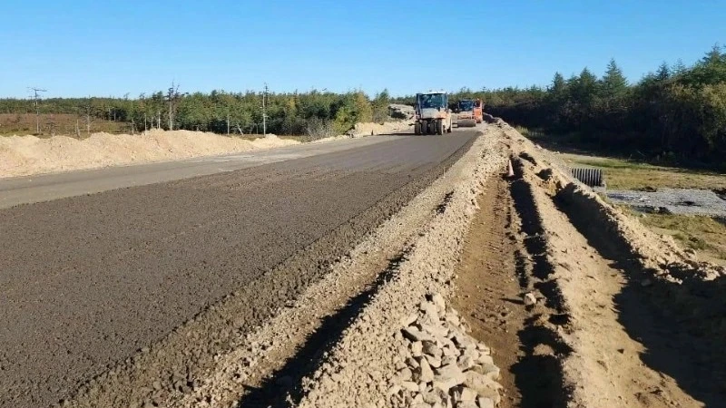 Привести в порядок более 440 км сахалинских дорог договорились Валерий Лимаренко и глав...