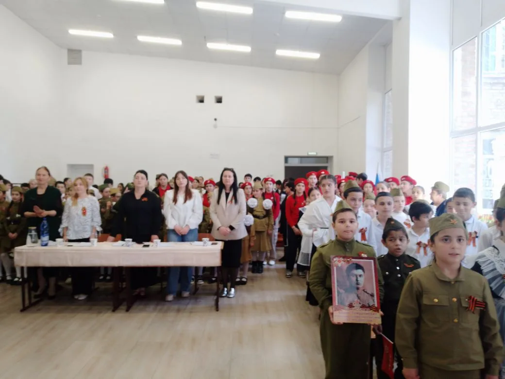 🎶 Фестиваль военных песен: память, которая живёт в сердце

Сегодня в нашей школе царила особая атмо