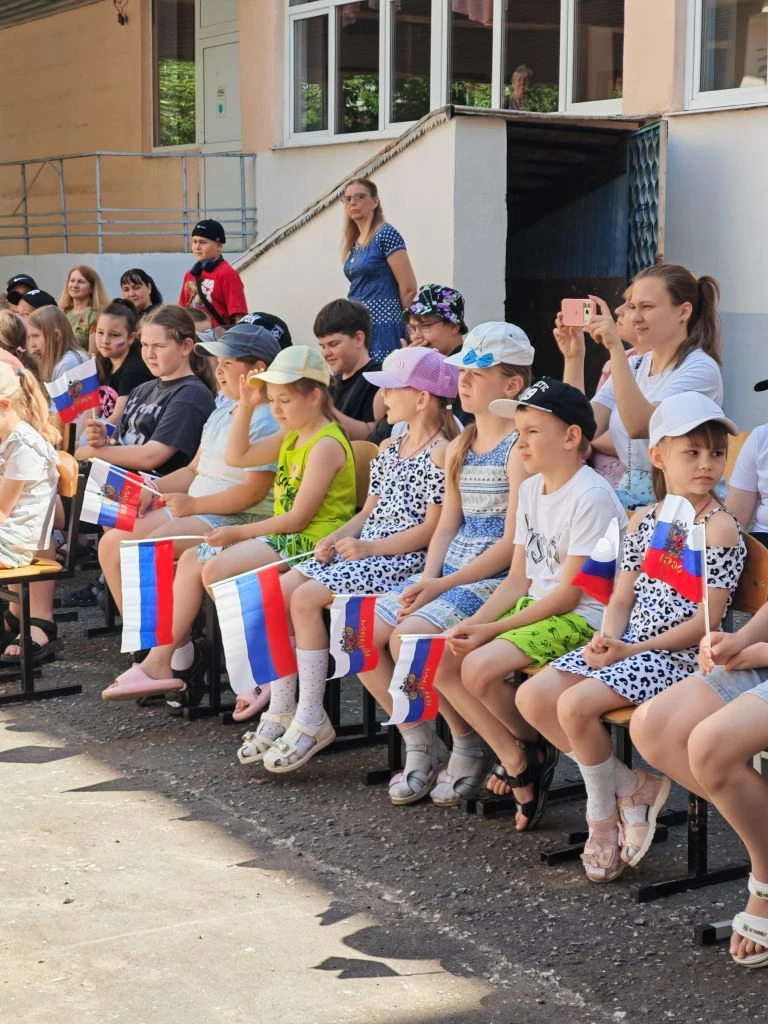 🎉 День России в лагере: праздник единства, творчества и ярких эмоций! 🎉

📅Сегодня наш лагерь прев