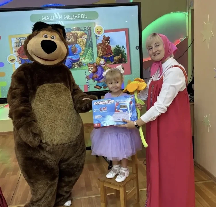 Дорогая малышка, с днем рождения! Пусть сегодня твой день будет наполнен самыми замечательными чудес