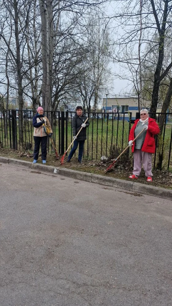 Коллектив Хосписа принял участие в субботнике