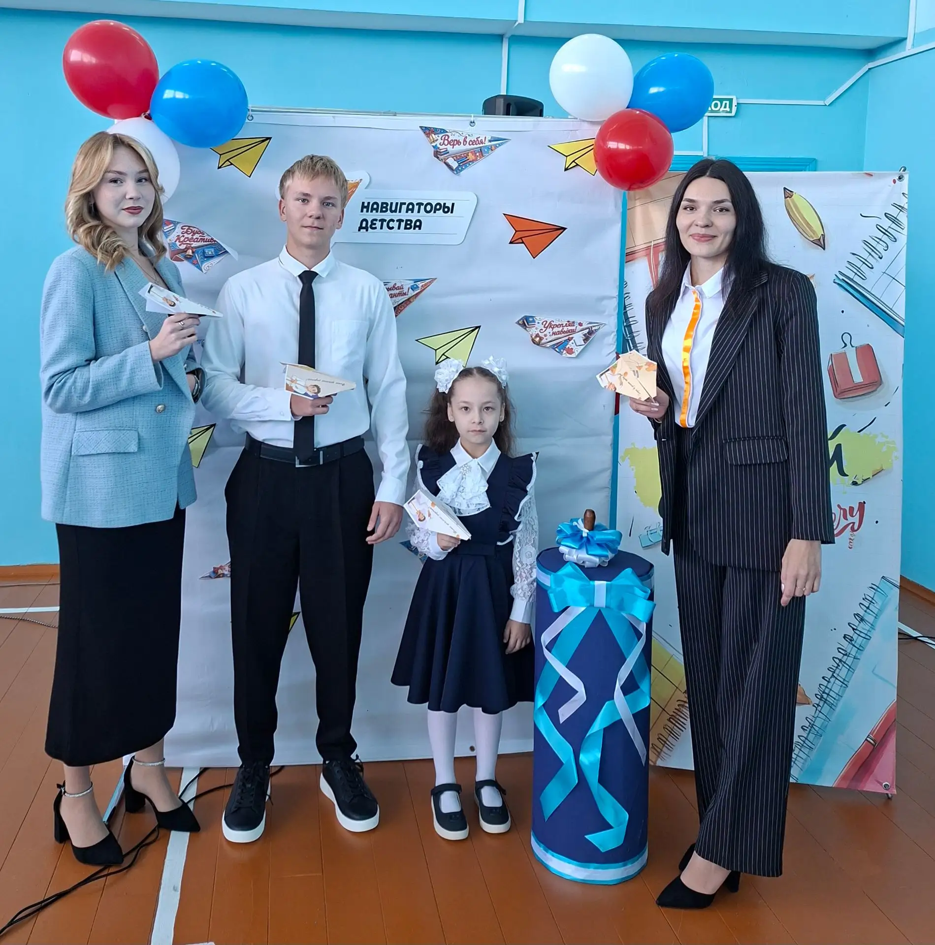 🍁🔔Традиционно в День знаний в нашей школе проходит Всероссийская акция "Самолетик буд...