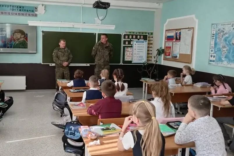 В 1«В» классе МБОУ "СОШ  N35" прошёл урок Мужества, который запомнится всем надолго! У нас в гостях 