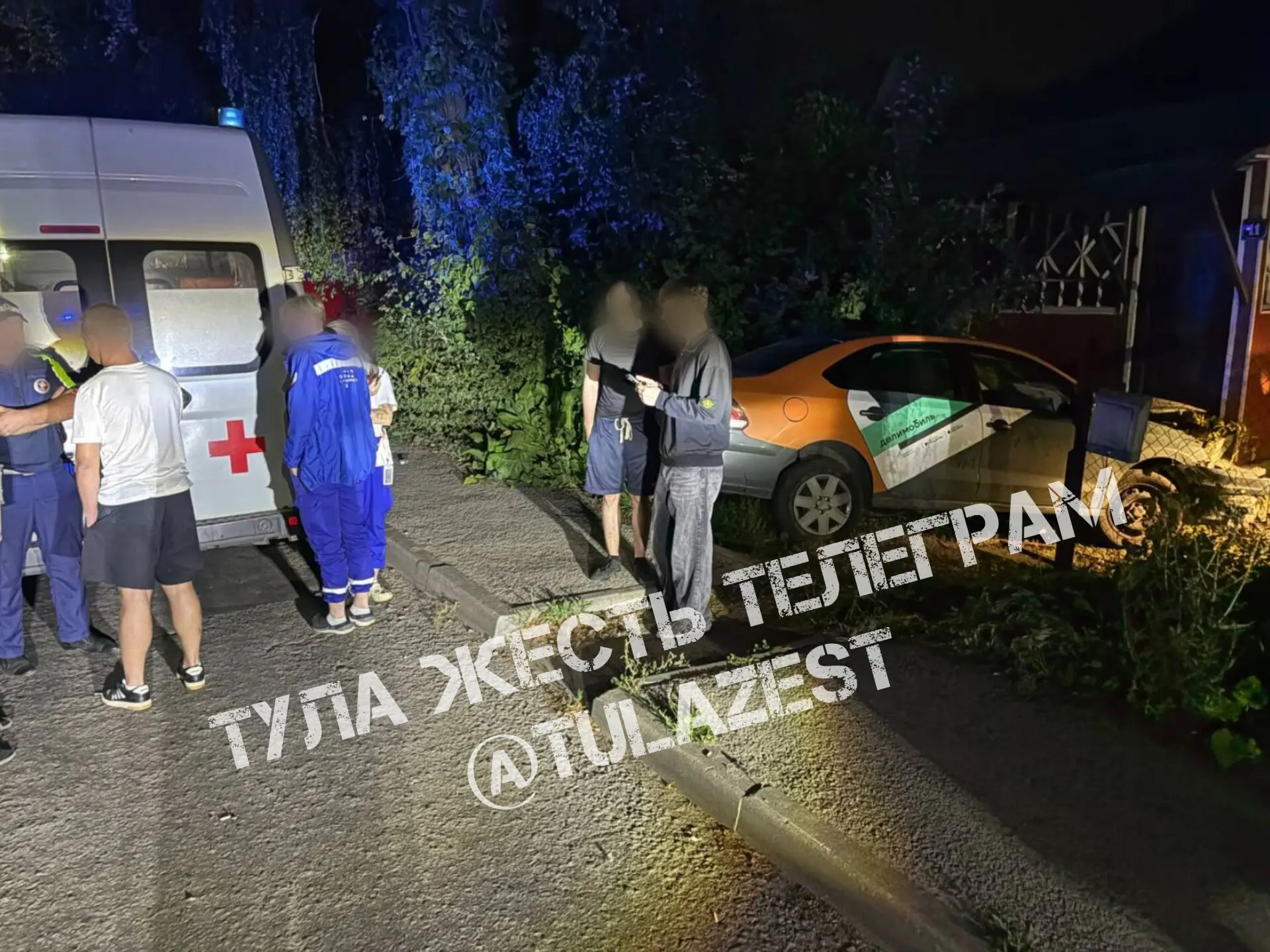 ❗️Подписчики пишут, что пьяный водитель на каршеринге ночью врезался в дом в Мясново