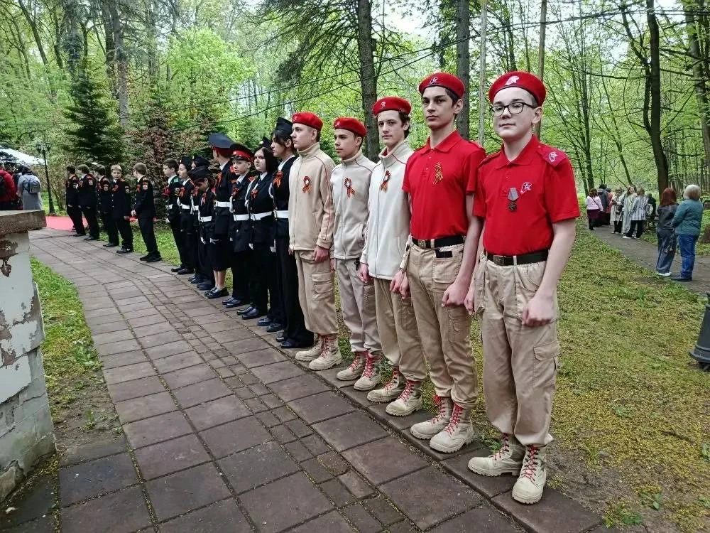 🕰 Бал «В шесть часов вечера после войны»   🎖 Наши юнармейцы под руководством Сергея Геннадьевича Кос
