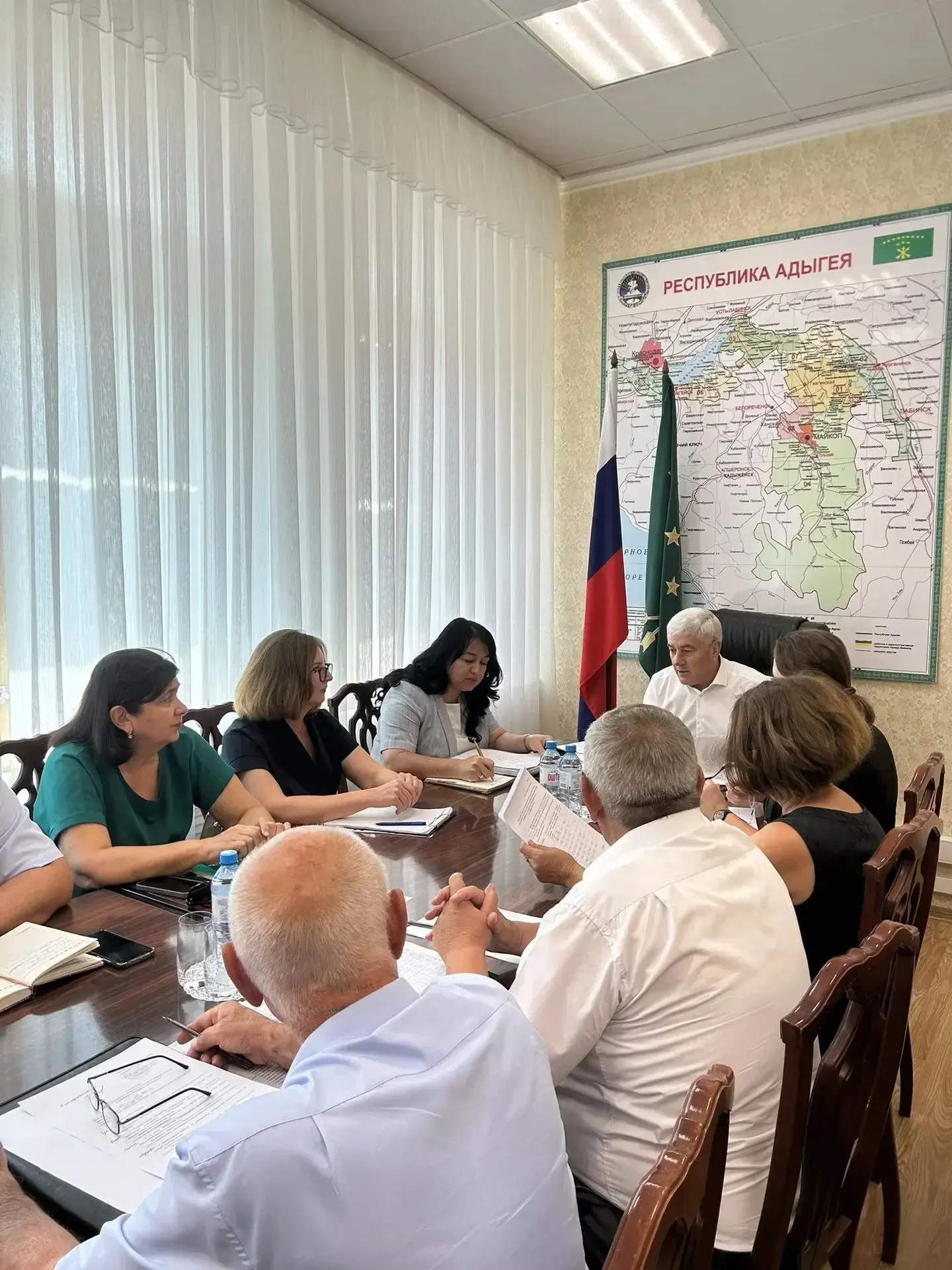 Провёл рабочее совещание с руководителями комплексных центров социального обслуживания ...