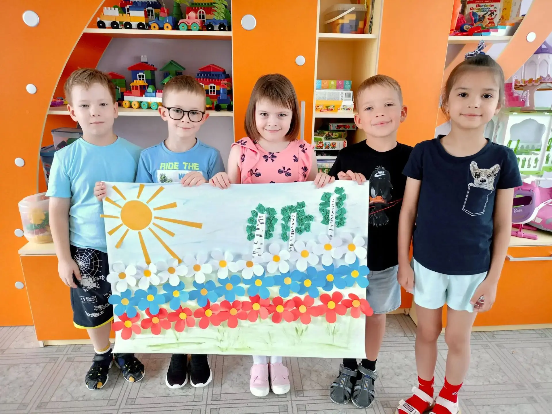 Белый – облако большое,