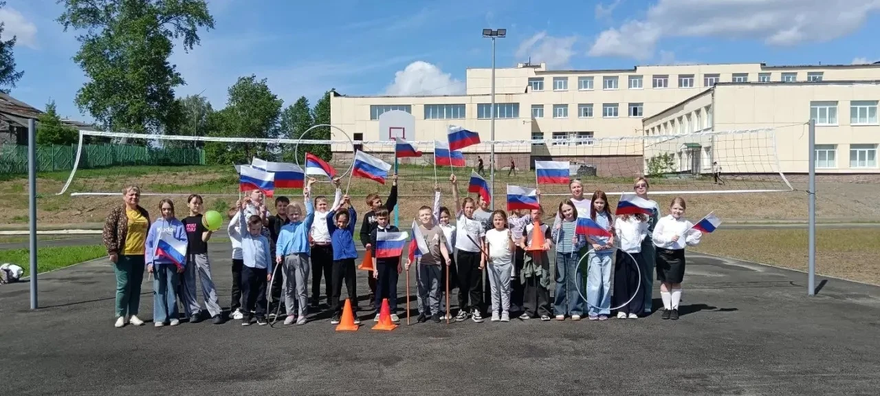 Специалисты ДК п. Уралец провели спортивное мероприятие «На улице дружбы».