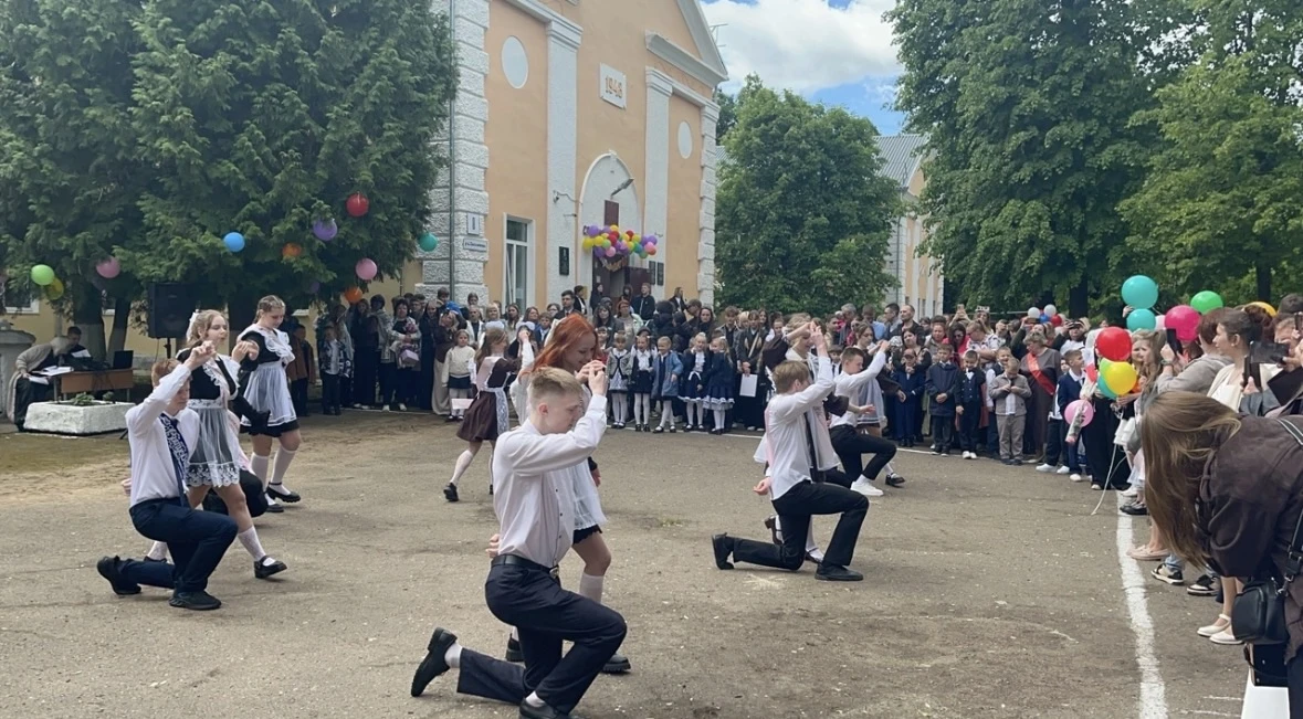 🔔Последний звонок🔔

✨В нашей школе прошел праздник "Последний ЗВОНОК"
Это-традиционный праздник шк
