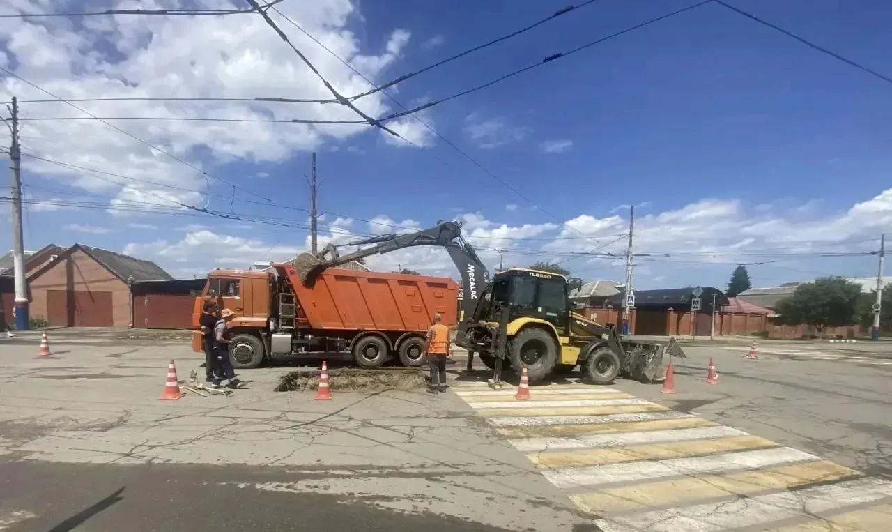 🚧 Начали замену коллектора в районе «Мясокомбината» 

Новый трубопровод проложат на улице Лавриненк