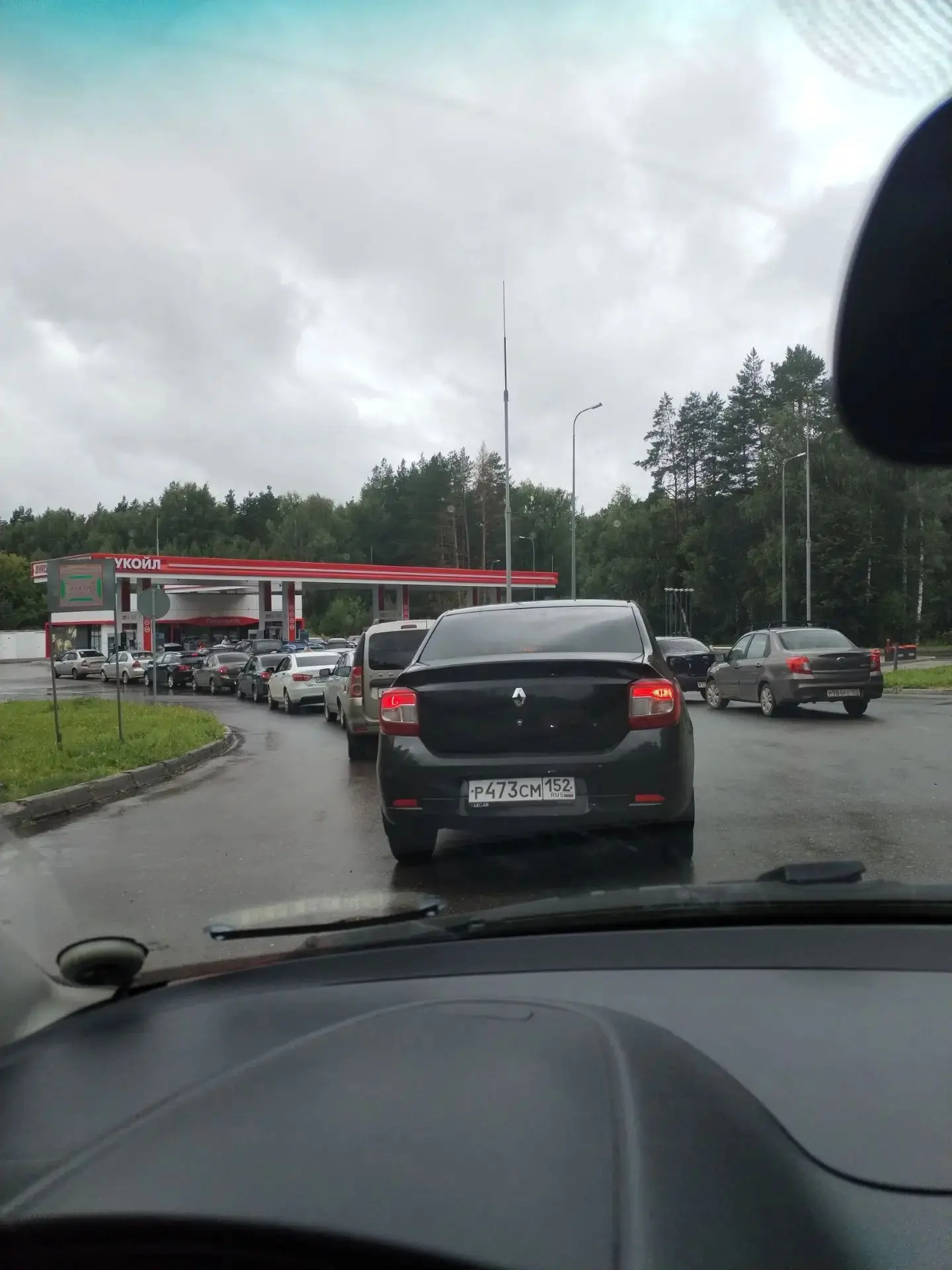 На АЗС Нижнего Новгорода с 13 августа возобновили дежурство волонтёров и представителей...