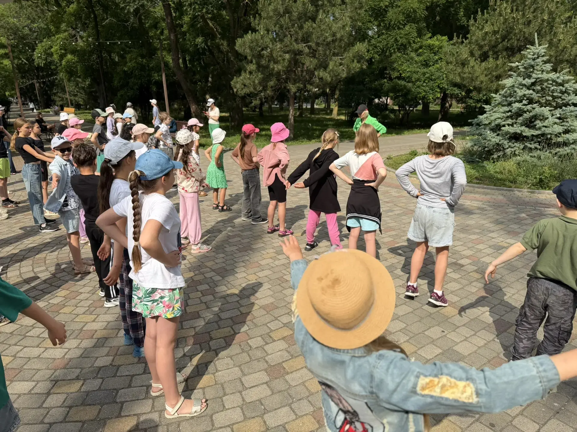 ☀️ Очередной весёлый день в нашем лагере — это просто праздник какой-то! 🎉

Сегодня мы дружно отпра