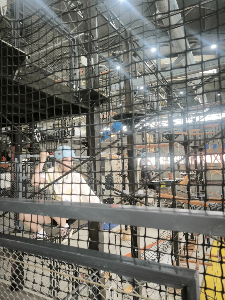 После праздника "Окончание начальной школы",  ребята  из 4 «В» класса отправились покор...