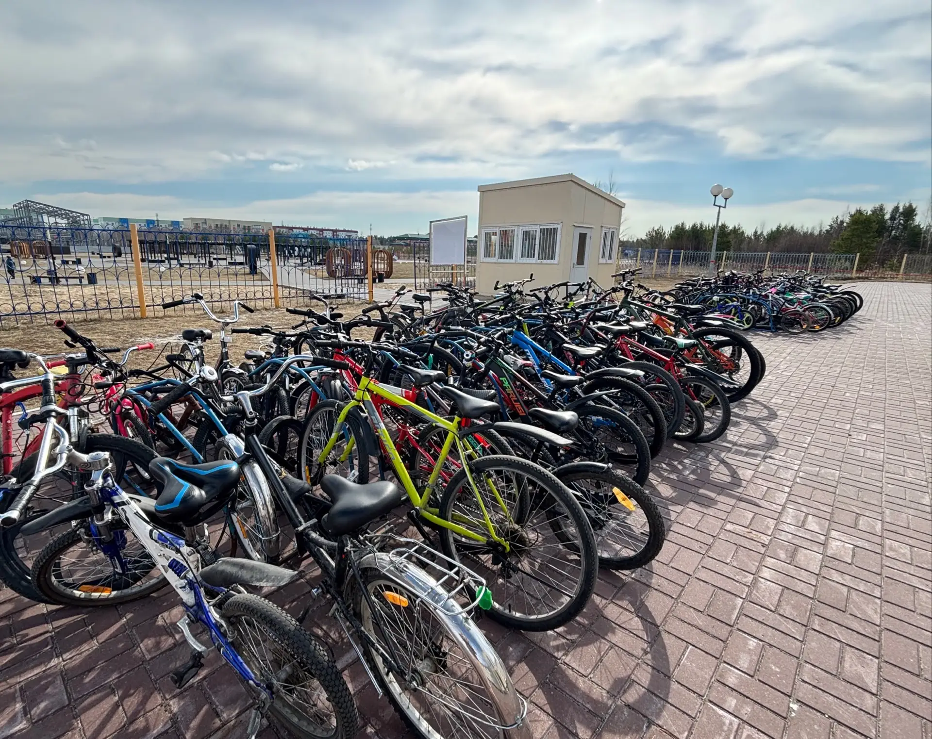 🚴‍♂️ Важная информация для всех, кто приезжает в школу на велосипеде и самокатах! 🚴‍♀️