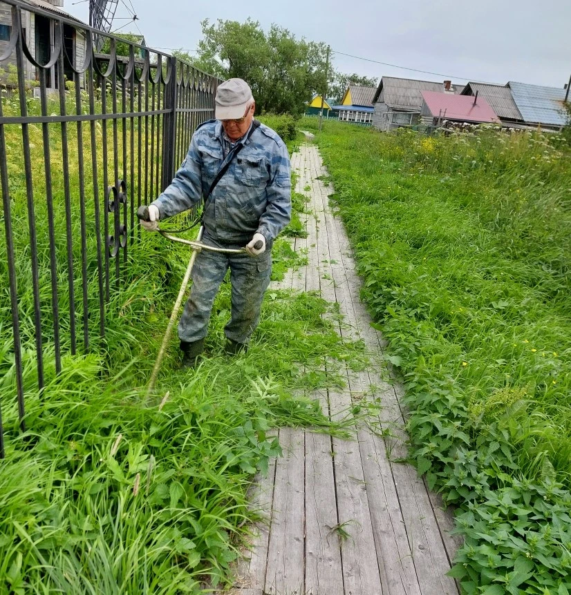 В рамках благоустройства в населенных пунктах Сельского поселения  в летнее  время идут работы по ко