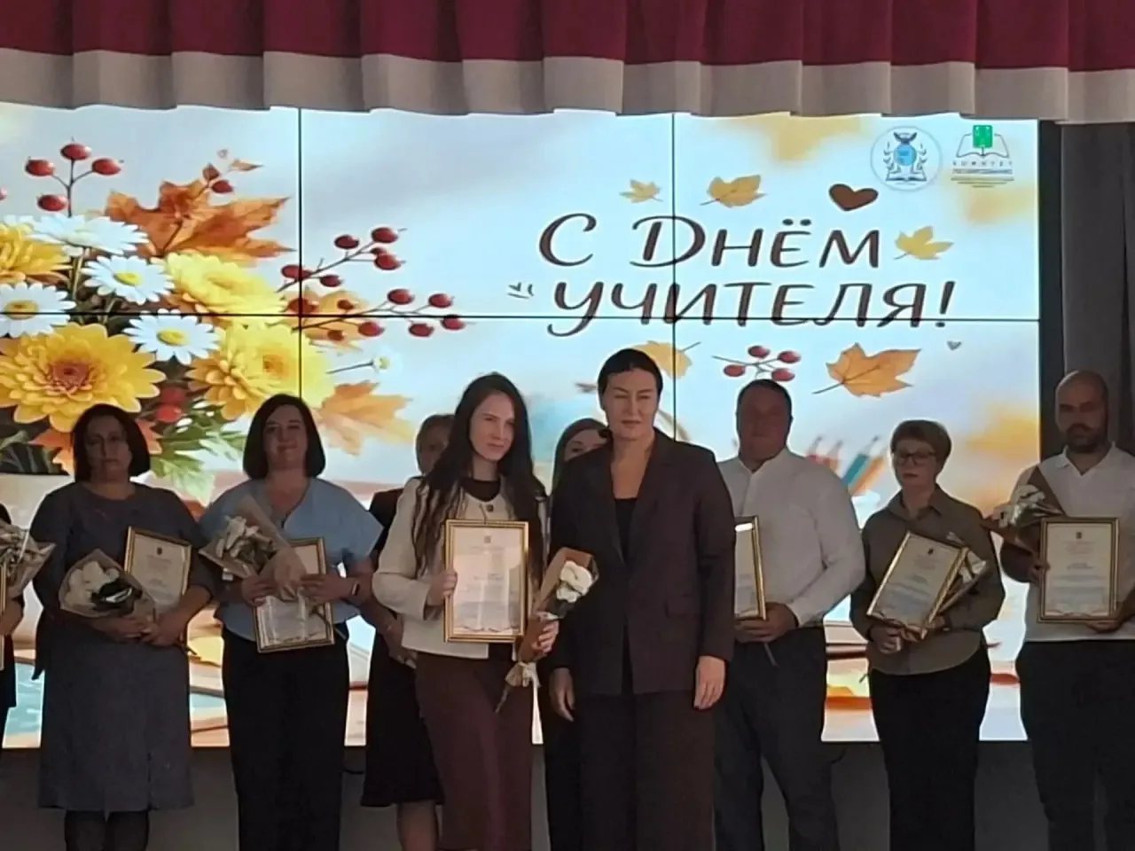 В честь Дня учителя в МКОУ «СШ № 3» прошло праздничное мероприятие, приуроченное к проф...