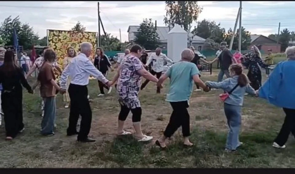 День России в Веселовке отметили ярко и душевно! ☀️12 июня на уличной сцене Веселовского ДК прошло п