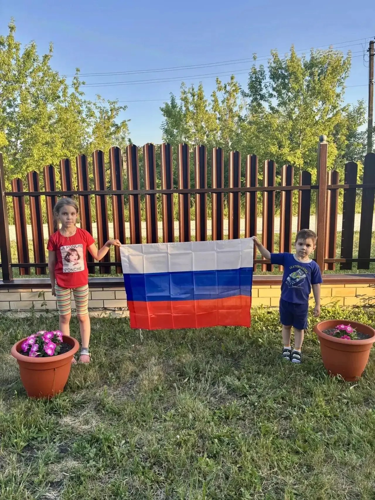 АКЦИЯ "ФЛАГ ВО ДВОРАХ" 🇷🇺

Воспитанник средней группы «Звездочки» Башлыков Иван присоединился к ак