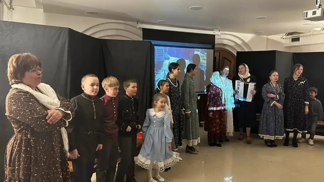 Пасхальный концерт театра «Ситцевая деревенька» в Михаило‑Архангельском Харлампиевском храме   В гал