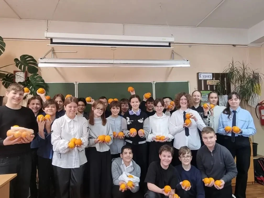 В школе прошел оранжевый день здоровья!🍊 «Мы делили апельсин,много нас,а он один»,- вспоминая строки