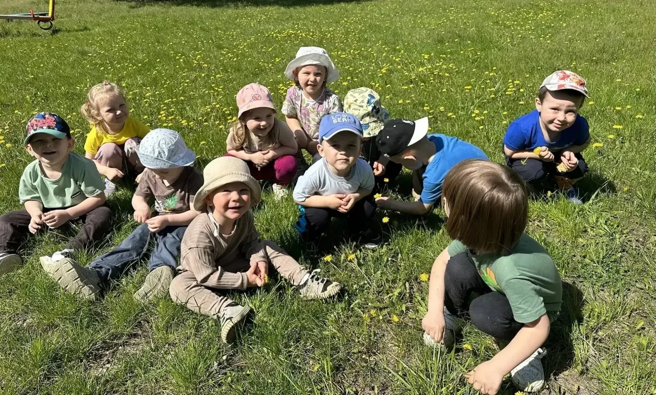 Путешествие в жёлтое царство:  «Одуванчиковое поле»
 Воспитанники нашего детского сада отправились н