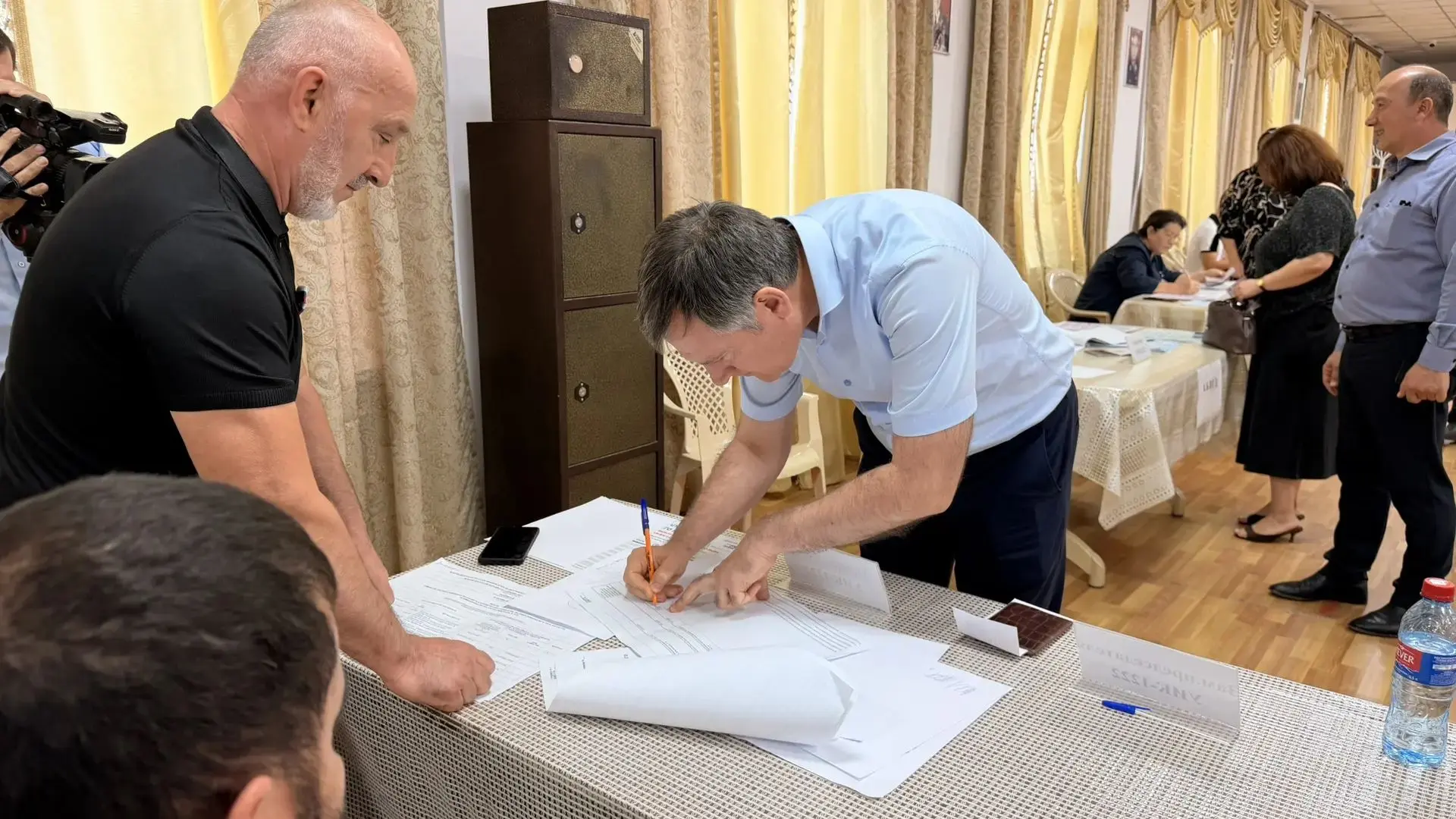 В первый день голосования явка избирателей в Сулейман-Стальском районе на 20:00 состави...