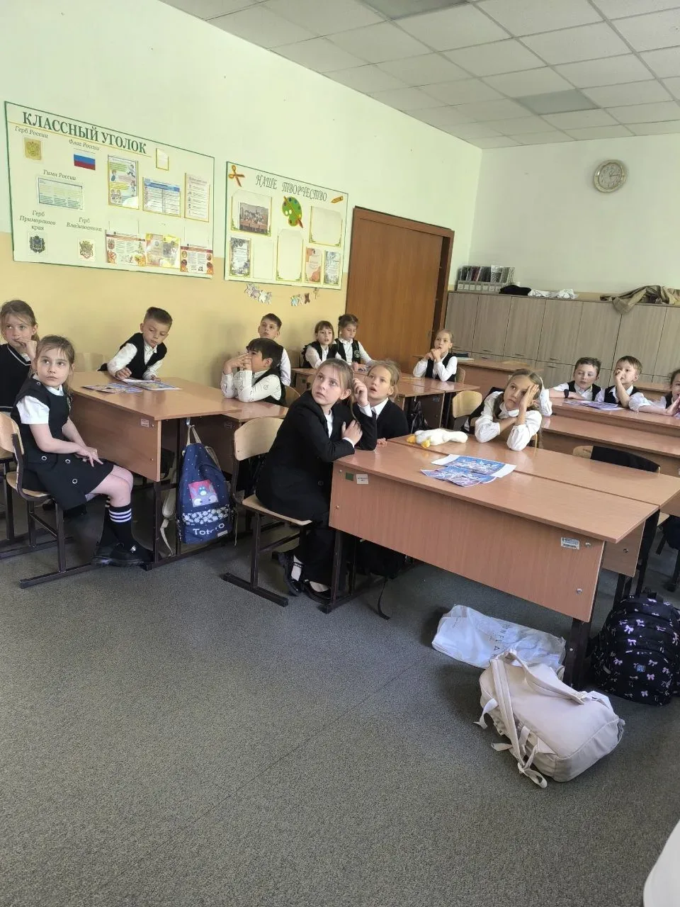 ✨ День тренингов в Губернаторском лицее: вместе против буллинга и фейков! ✨  Наши 2–7 классы вместе 