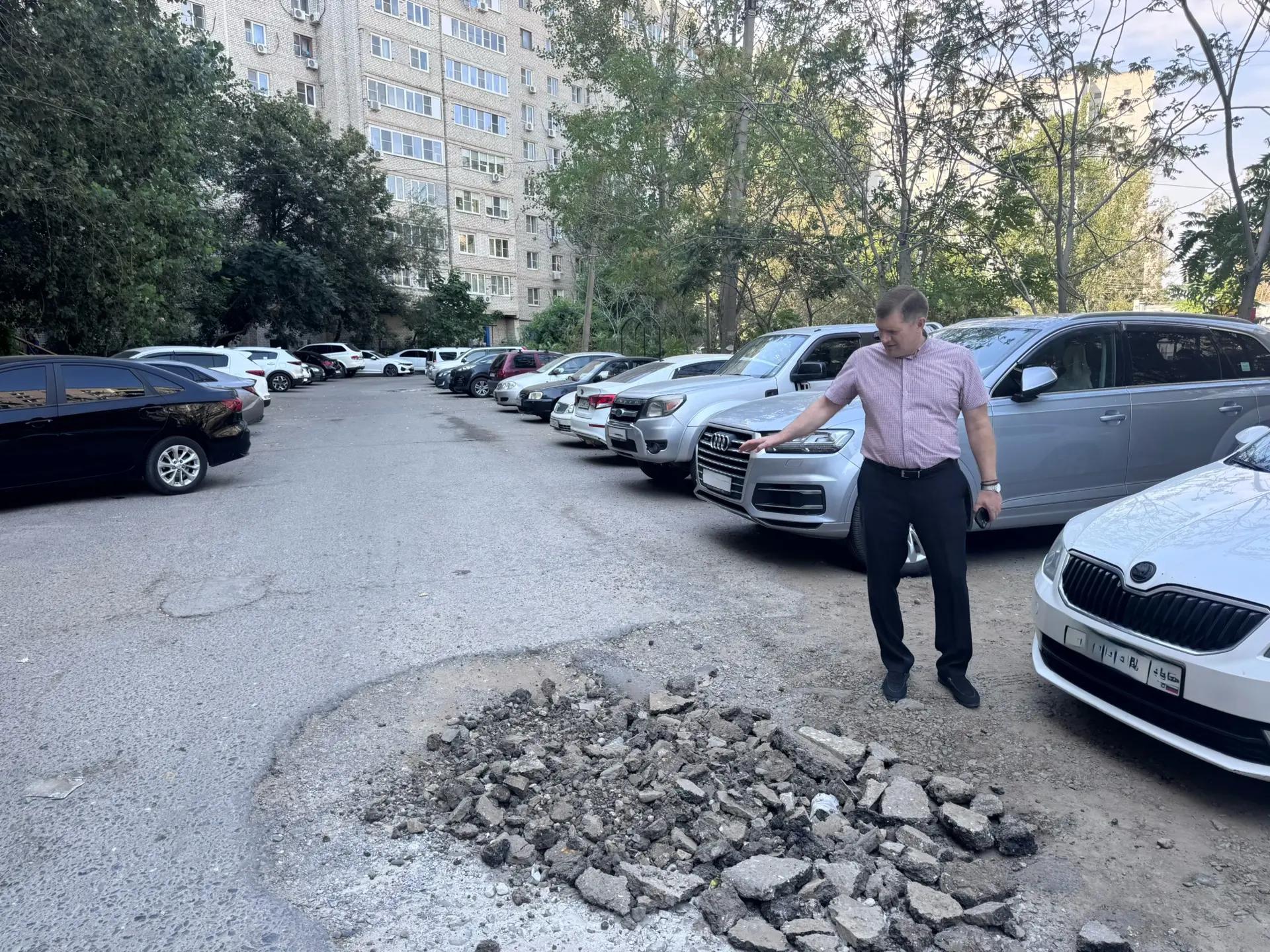 Продолжается работа по обращениям астраханцев. Ранее во время встречи с жителями дома №...
