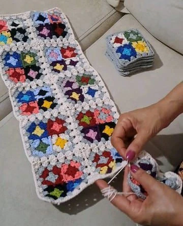 Вязаный плед из мотивов