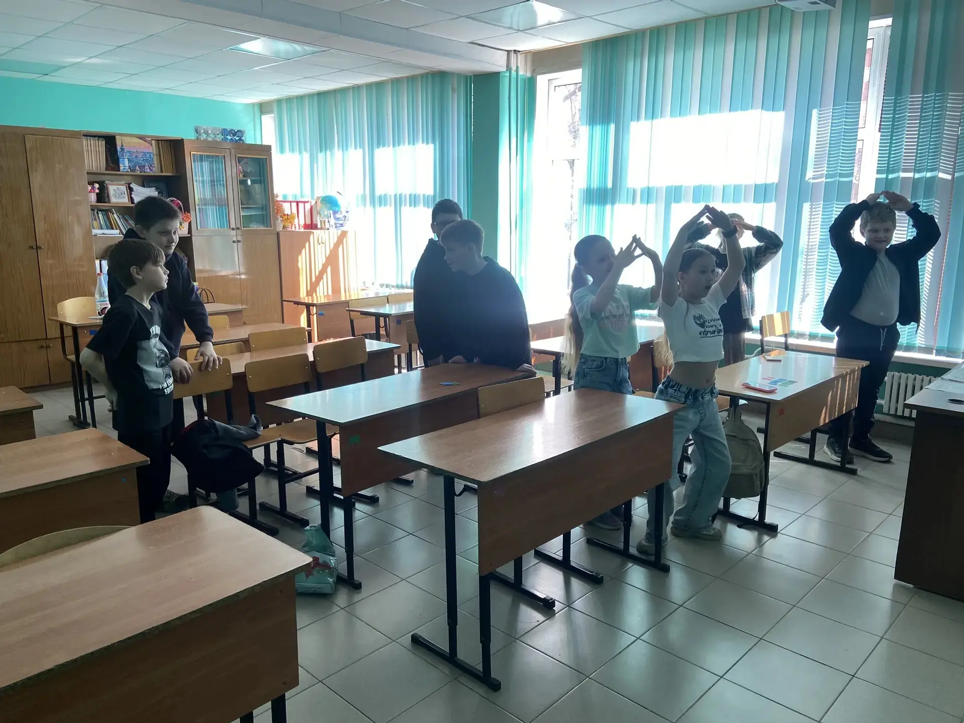 Викторина «День смеха и веселья» для обучающихся 4Б класса  На классном мероприятии познакомились с 