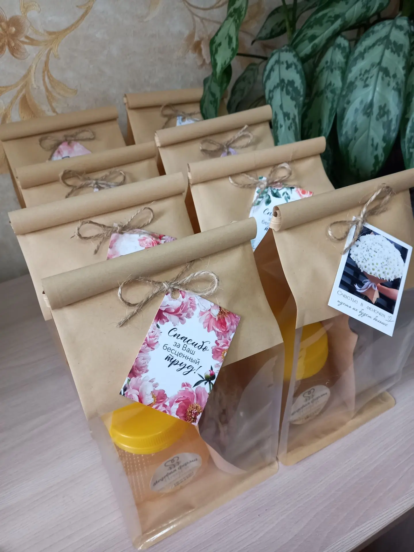 Ещё немного наборов мёда 🍯 и сушеных яблок🍎 с орехами🥰