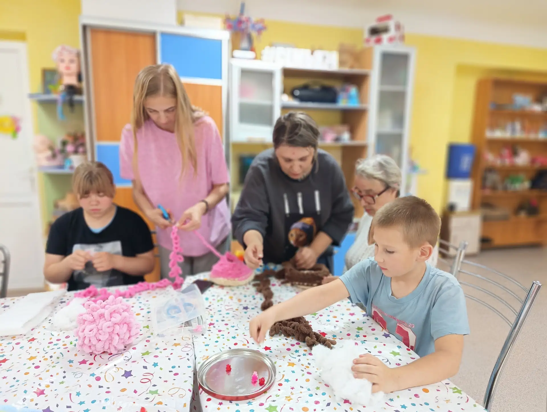 Самая уютная «выпечка»: как мы готовили пончики без муки и духовки 🍩

Мы снова «пекли», но в этот р