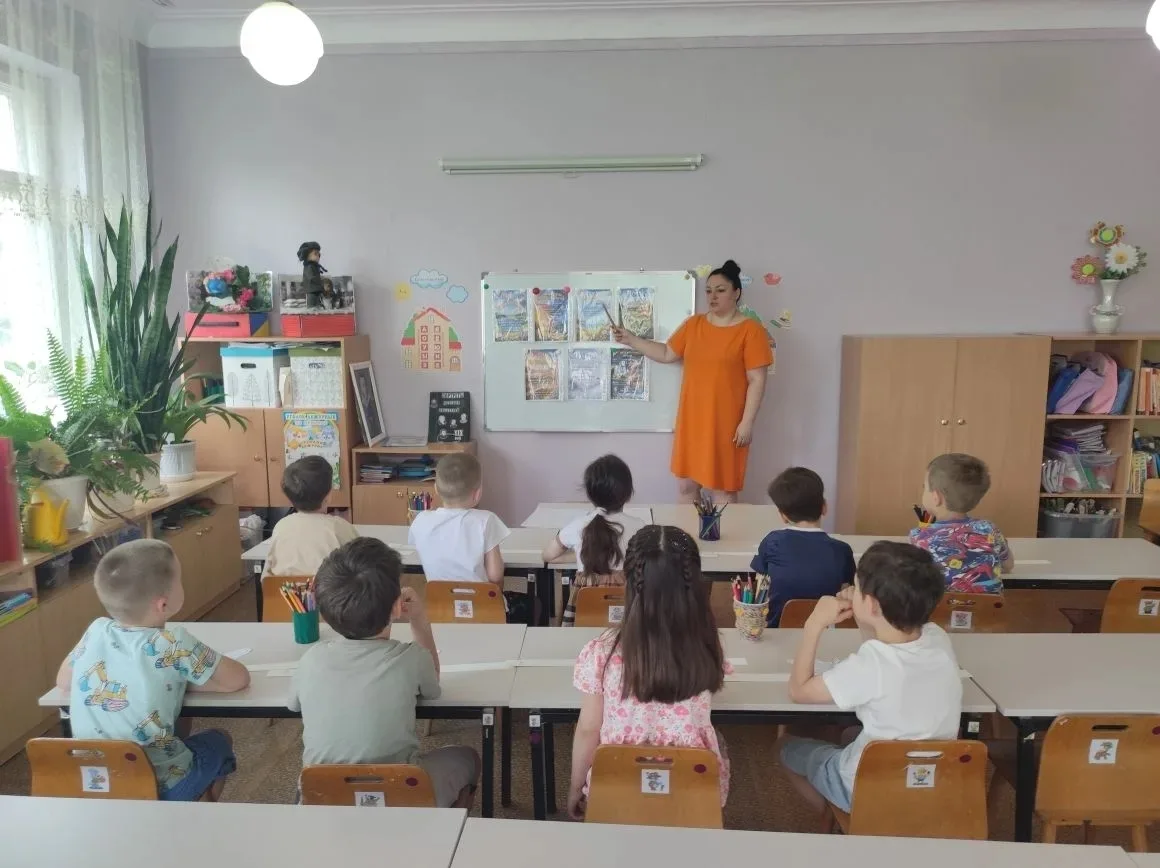 Самые красивые, самые нарядные, самые любимые насекомые - это бабочки.
Они являются символом доброты