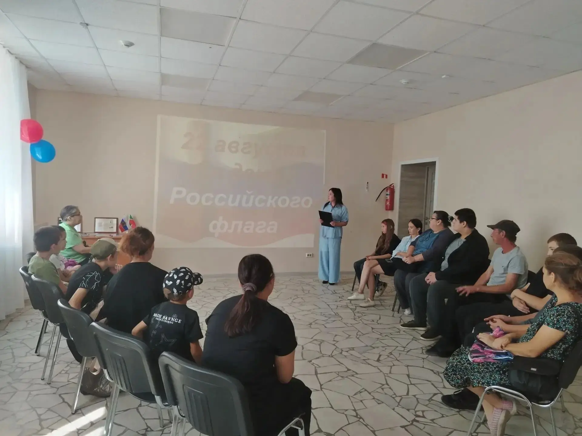 ✅Специалисты отделения социальной помощи семье и детям совместно с героем специальной в...