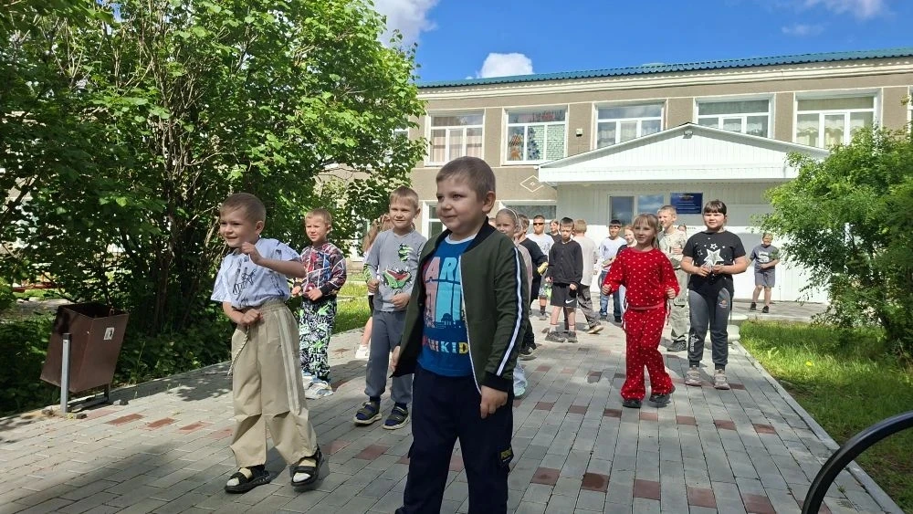 ✨🇷🇺 8 ИЮНЯ. ДЕНЬ, КОГДА ДЕТИ СТАЛИ ЗВЁЗДАМИ ПРОФЕССИЙ! 🇷🇺✨

Сегодня в нашем пришкольном лагере б