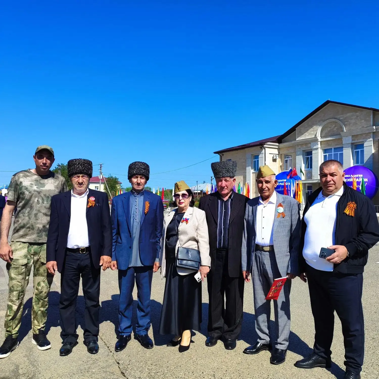В День Великой Победы глава поселения Нурдин Пчегатлук совместно с Гиссой Шаззо и Аскер...