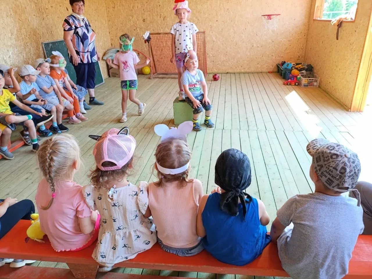 21 июля — День летнего театра! 🎭☀️

В этот тёплый летний день в нашем детском саду состоялась насто