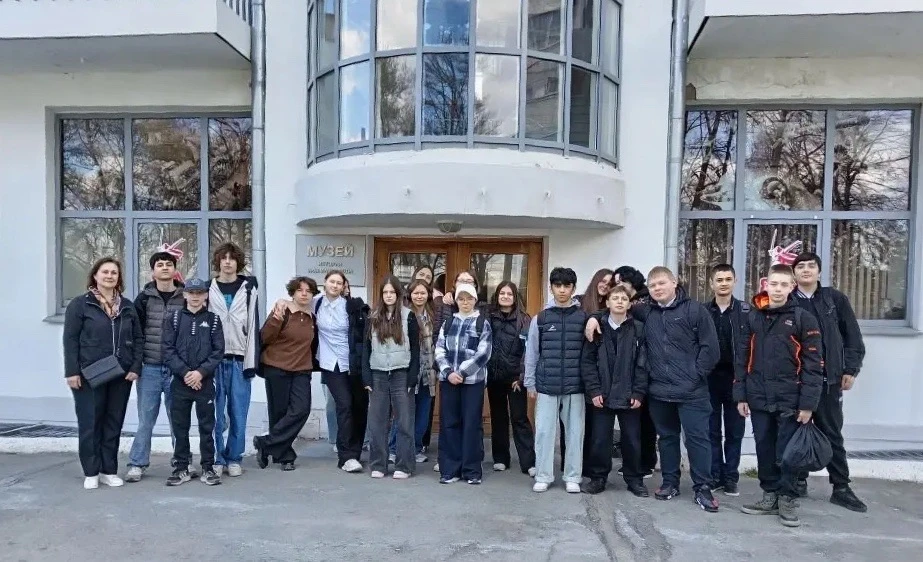 ⚒️РАЙОН, ГДЕ КОВАЛАСЬ СТАЛЬ⚒️  🏭30 апреля ученики 8Д класса вместе с классным руководителем Шутовой 