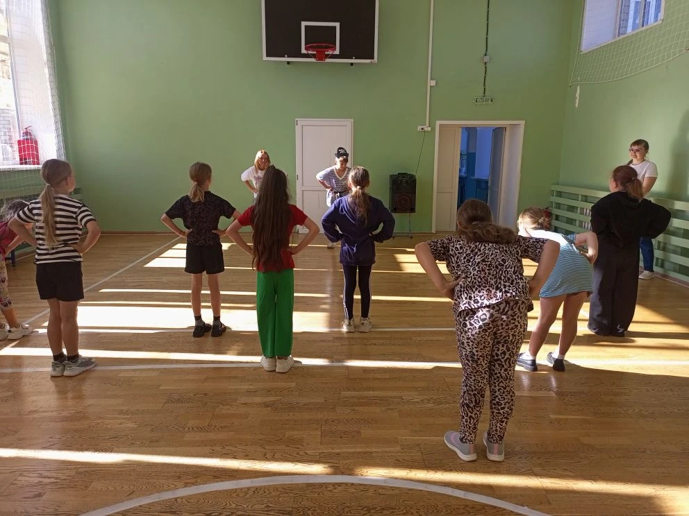 🙋Лагерь"Дружный"
1️⃣0️⃣ июня🌺
👨‍👧‍👦 Сегодня в лагере:
🤸Утренняя зарядка
⚪ Плетение из бисера
�
