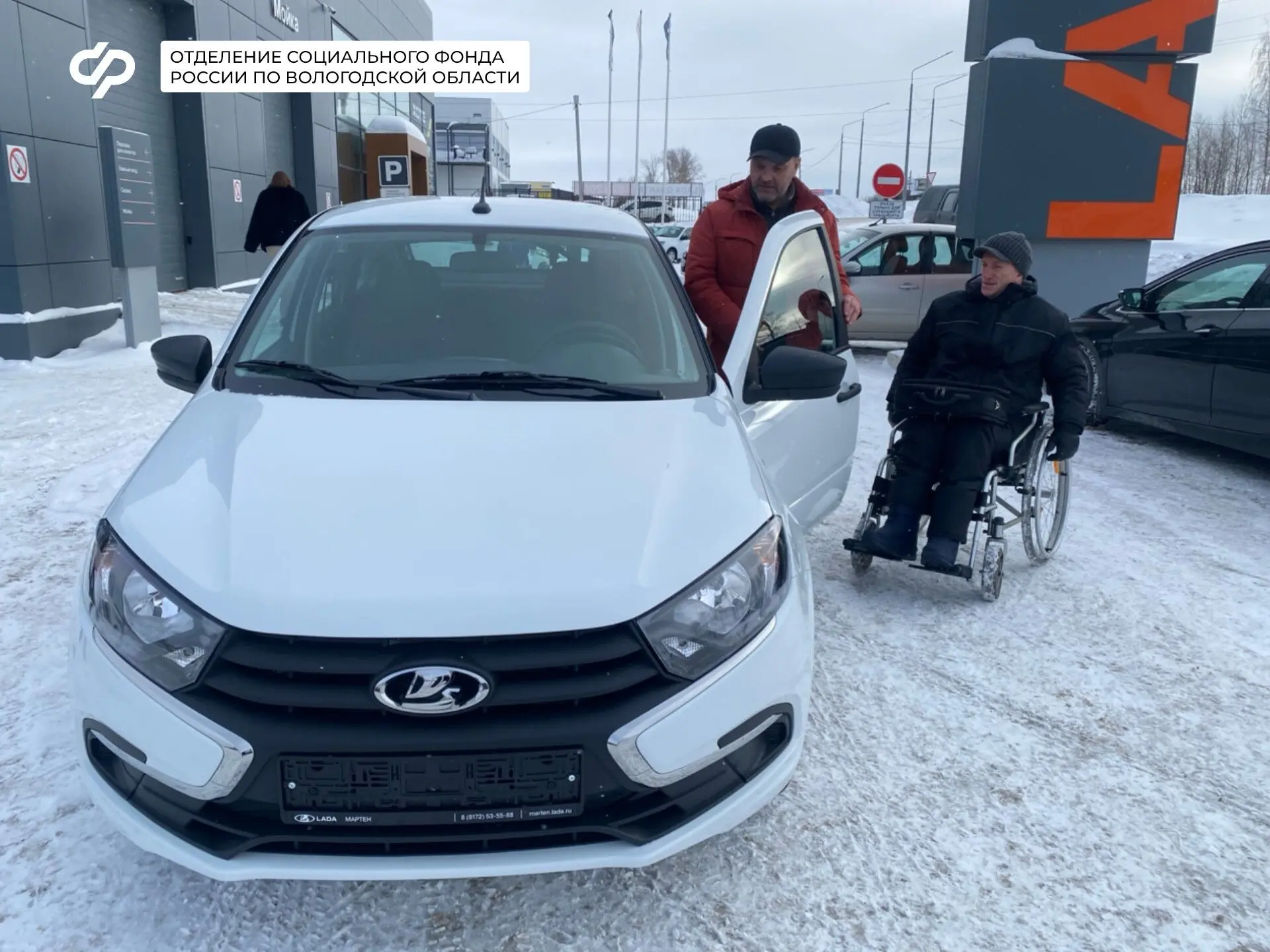 🚘8 жителей региона, пострадавших на производстве, получили адаптированные автомобили Lada Granta.  К