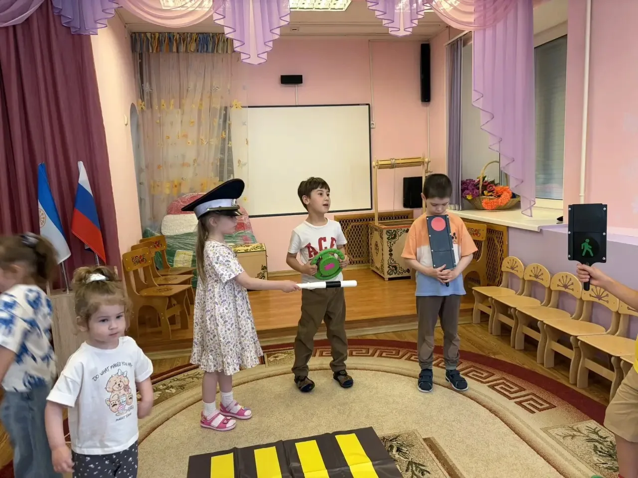 🚦Красный, жёлтый, зелёный — это наш режим врождённый! 🚸
Сегодня в нашем детском саду прошёл Единый